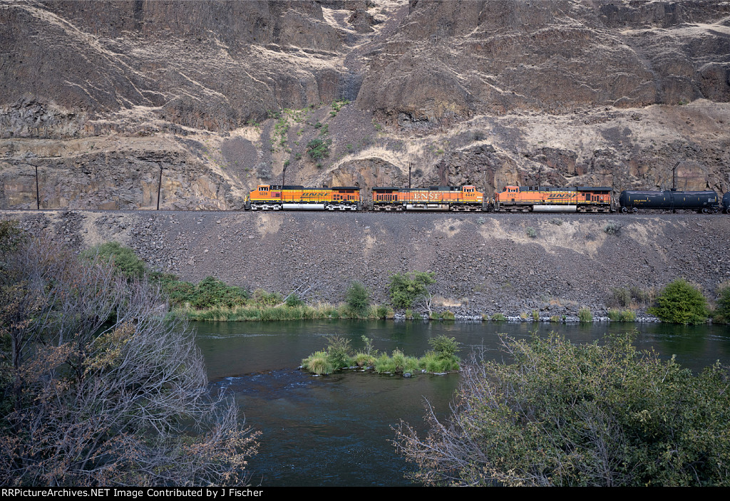 BNSF 5228